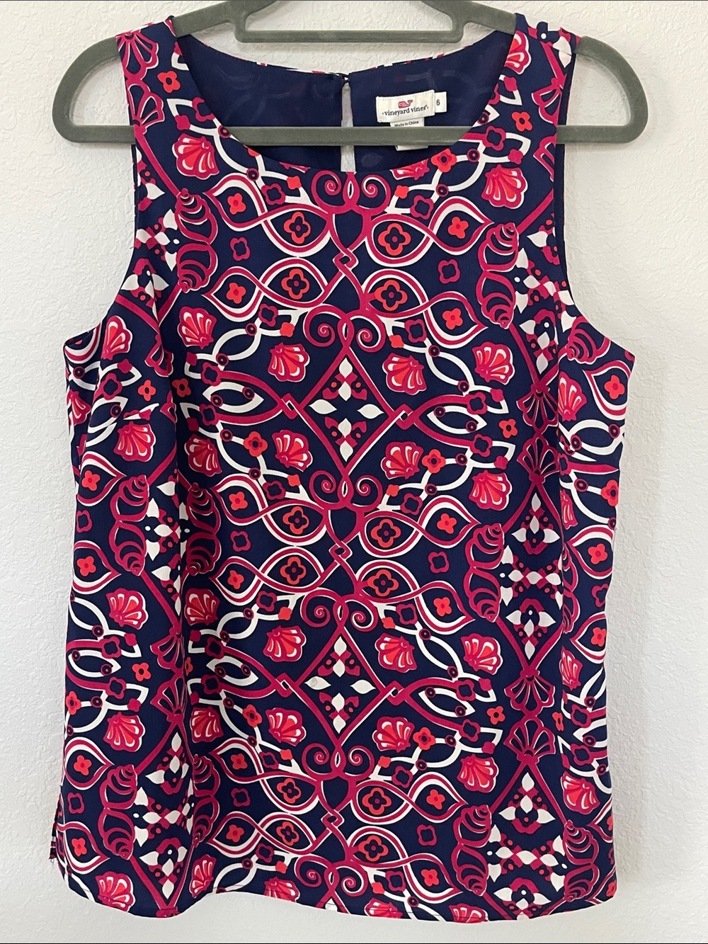 Vineyard Vines Navy Shell Pink and White Geometric Floral Sleeveless design Sz 6